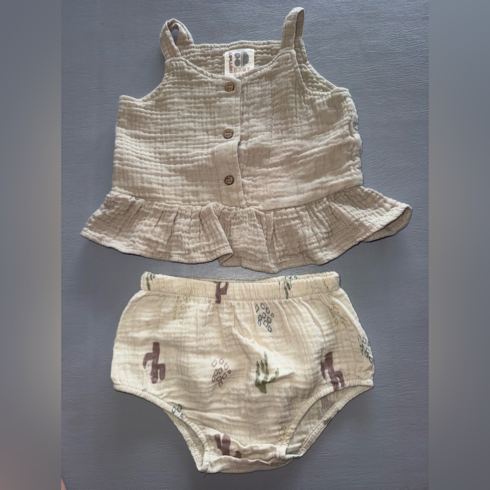 Dot Dot Smile Cream Ruffled Baby Set